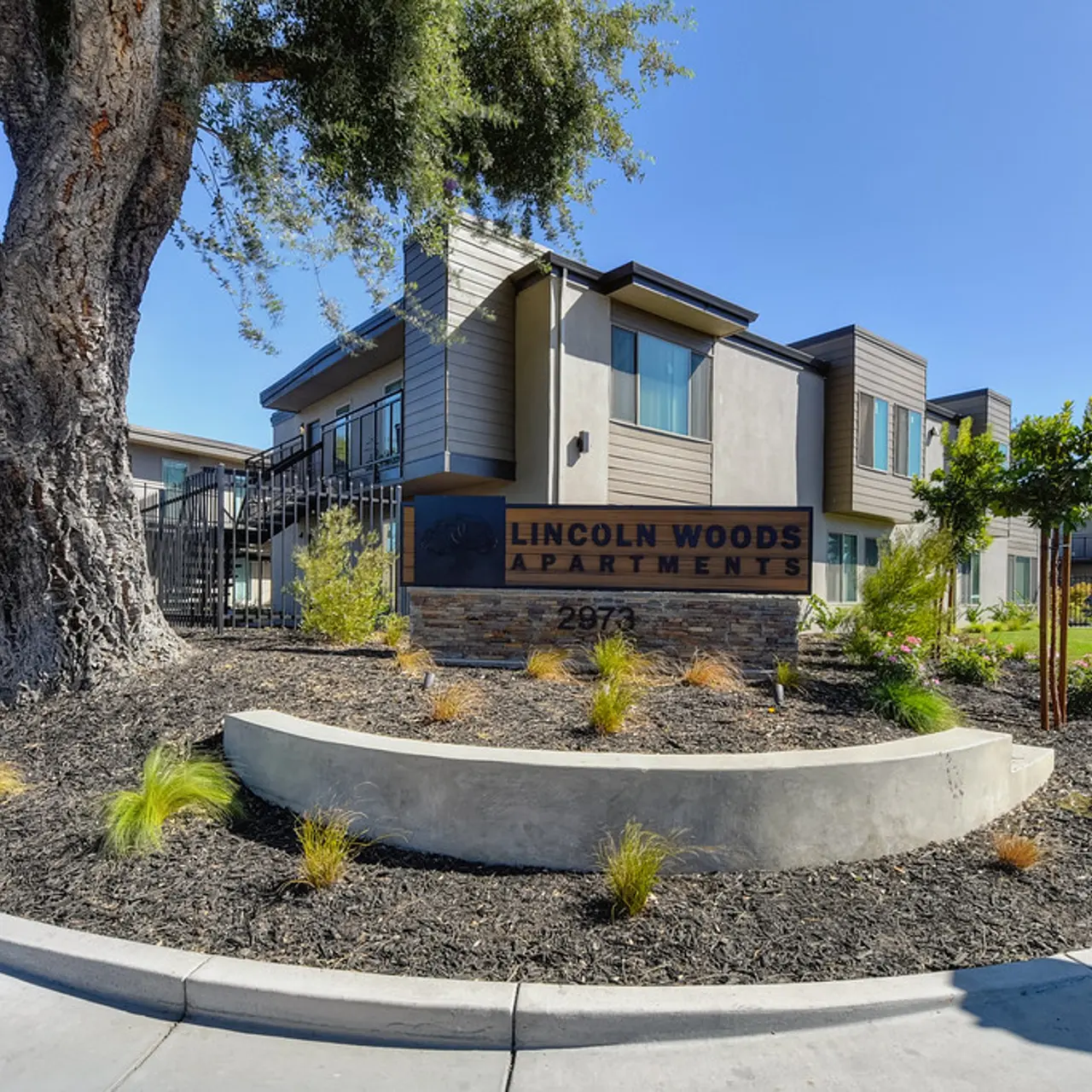 Lincoln Woods Apartments - Building, Plant