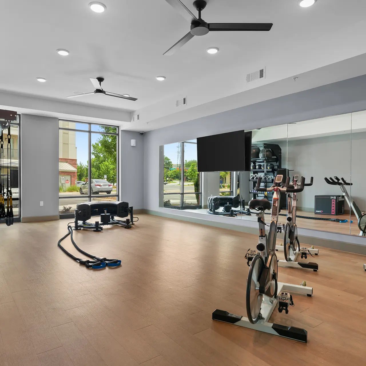 District Midtown - Appliance, Ceiling Fan, E-scooter