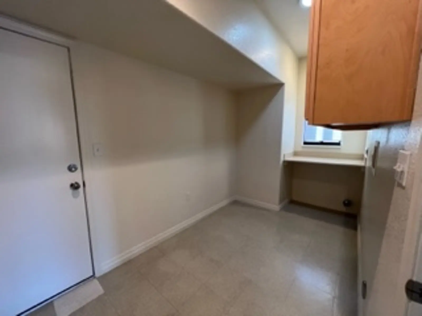 Desert Oasis Communities Desert Oasis Communities - Floor, Corner, Indoors