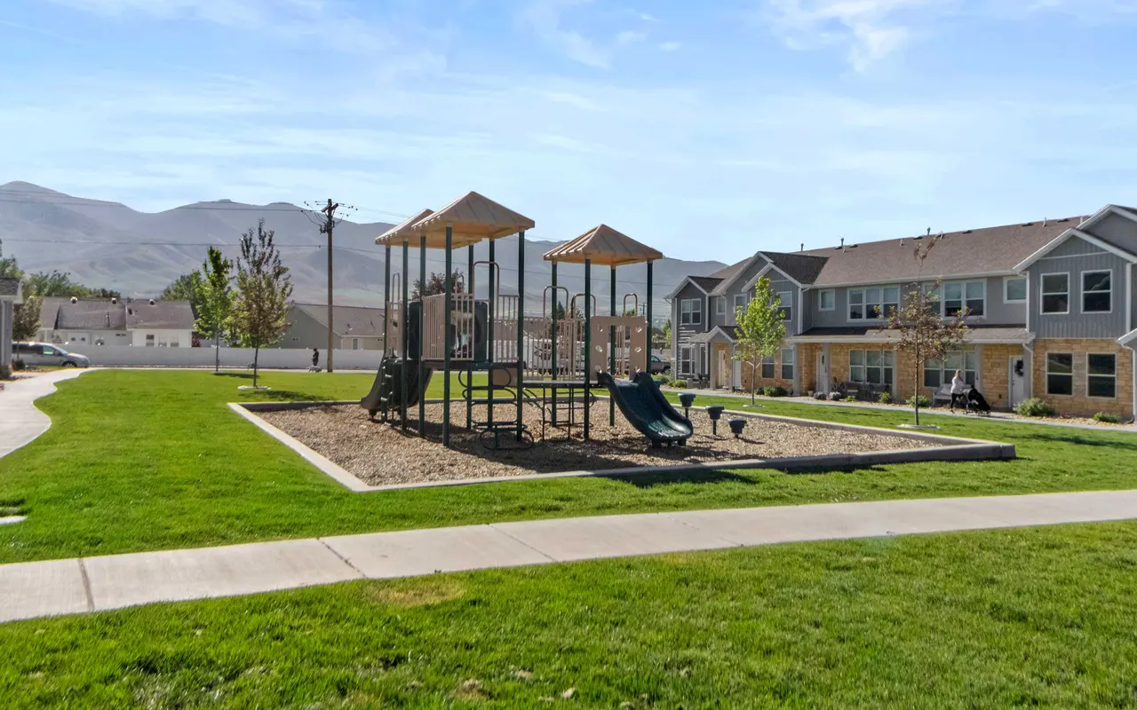 Smithfield Station Townhomes - Grass, Neighborhood, Outdoors