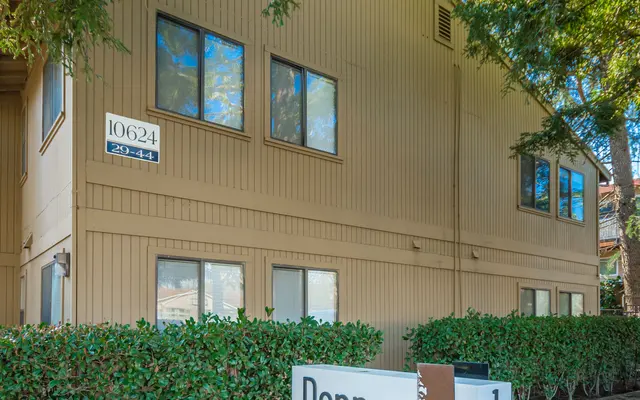 Donner at Fair Oaks - Tree, Shelter, Hedge