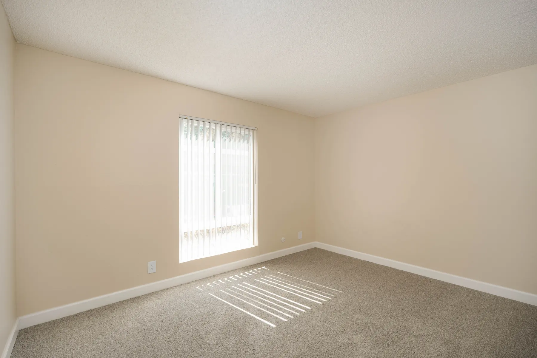 Creekside Oaks - Corner, Floor, Flooring