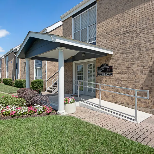 Windham Chase - Housing, Building, Portico