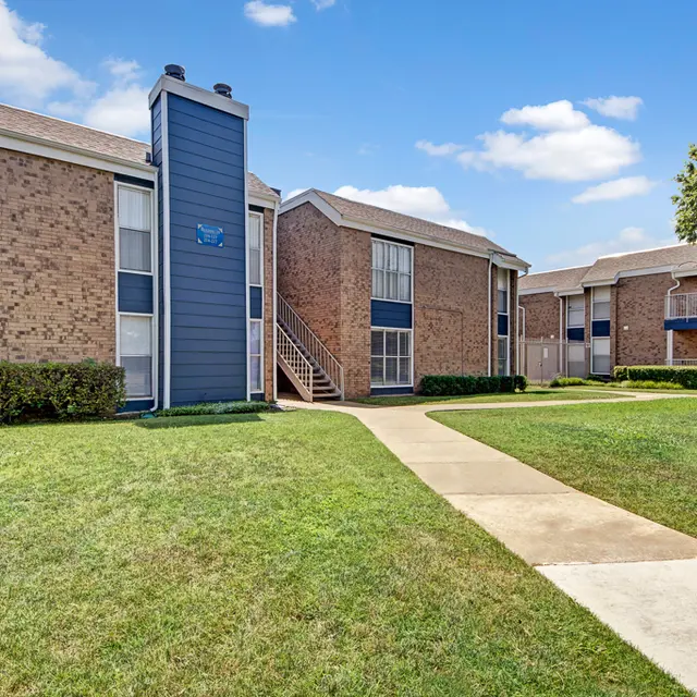 Windham Chase - Suburb, Neighborhood, Grass