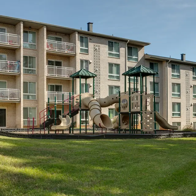 Tall Oaks - City, Apartment Building, High Rise
