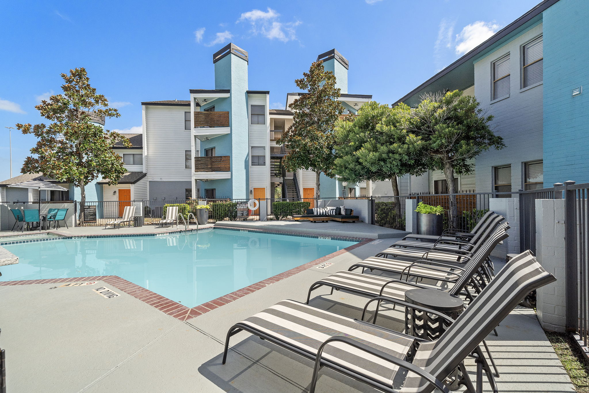 The Archer at Willowbrook - City, Pool, Water