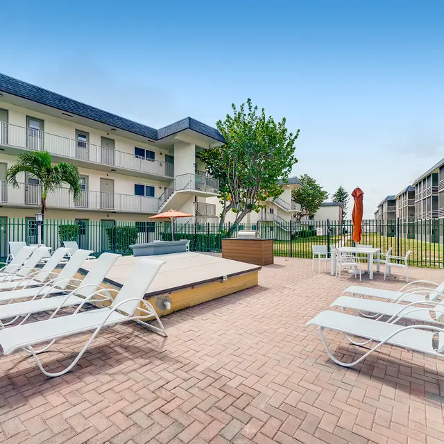 Spectra Palms​ - Bench