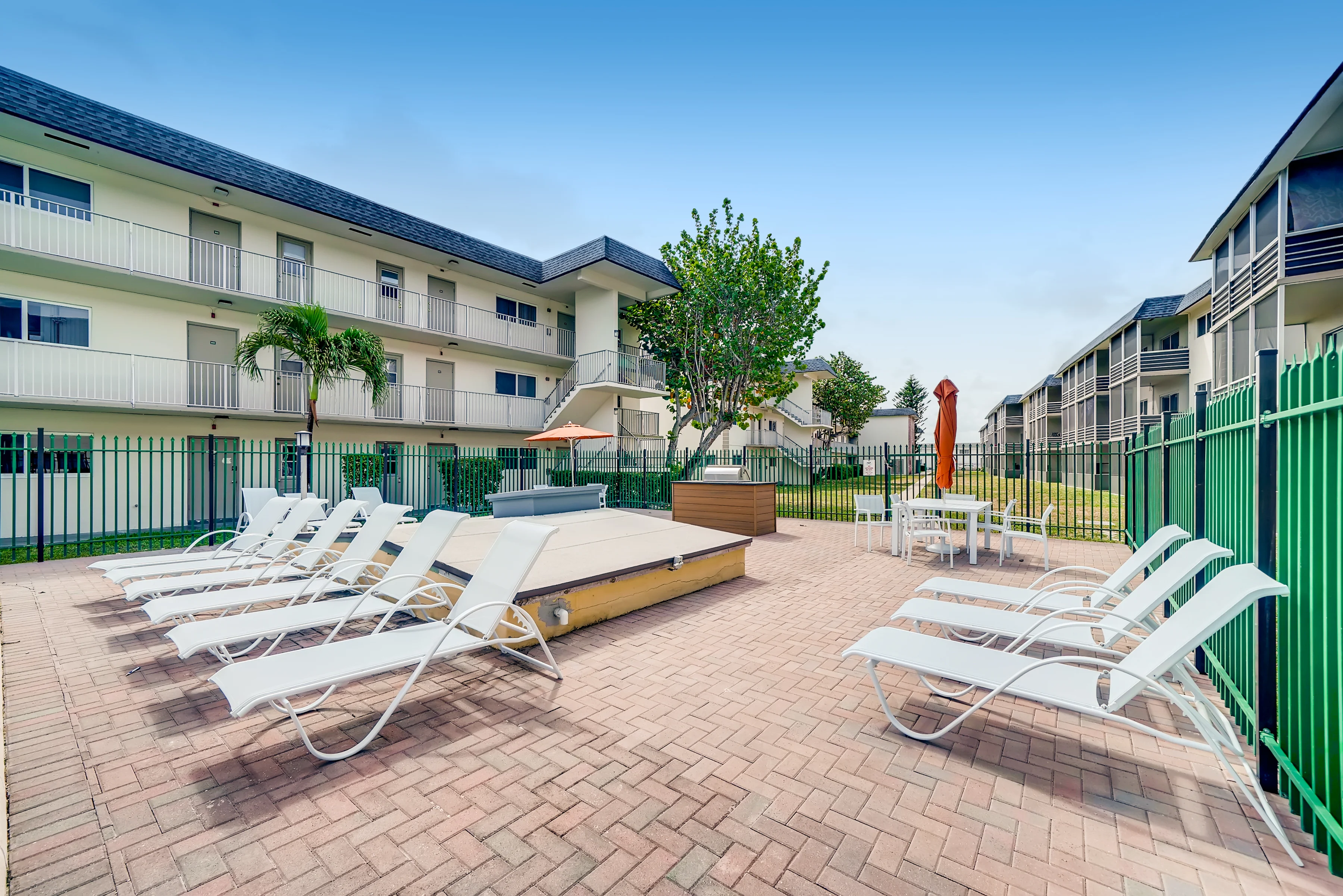 Spectra Palms​ - Bench