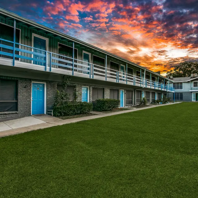 Brittney Place - Grass, Lawn, City