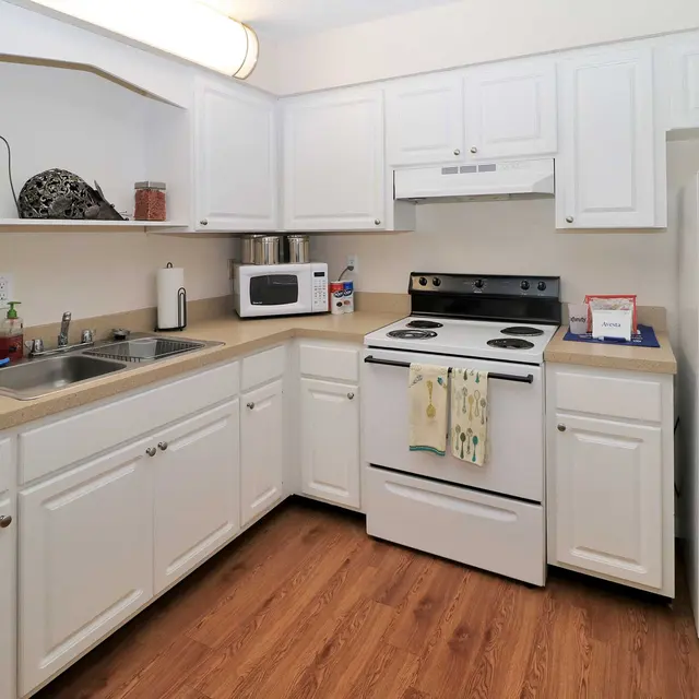 Kitchen - Greenway Apartments