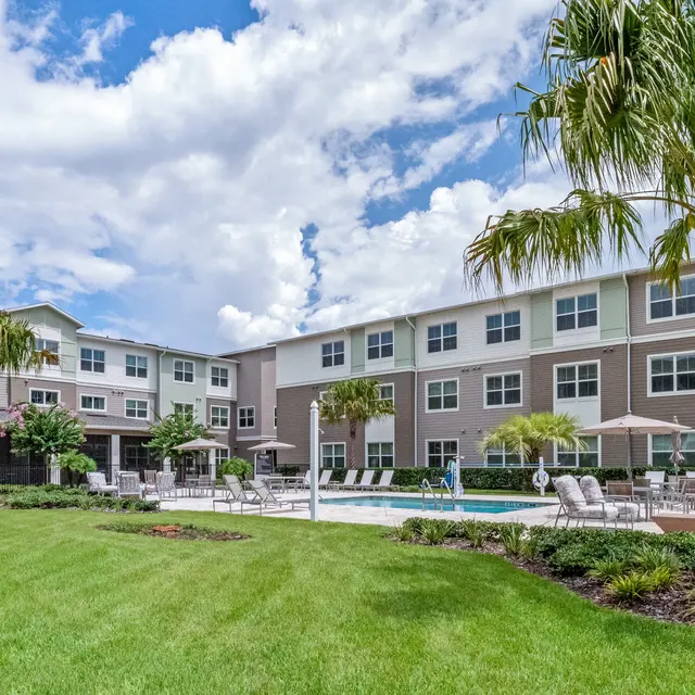 Burlington Cove - Grass, Hotel, Summer