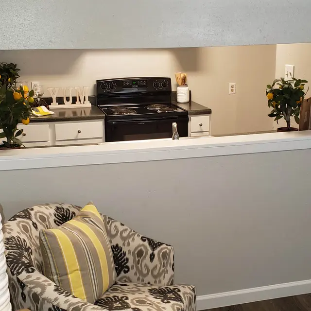 Landmark Apartments - Kitchen