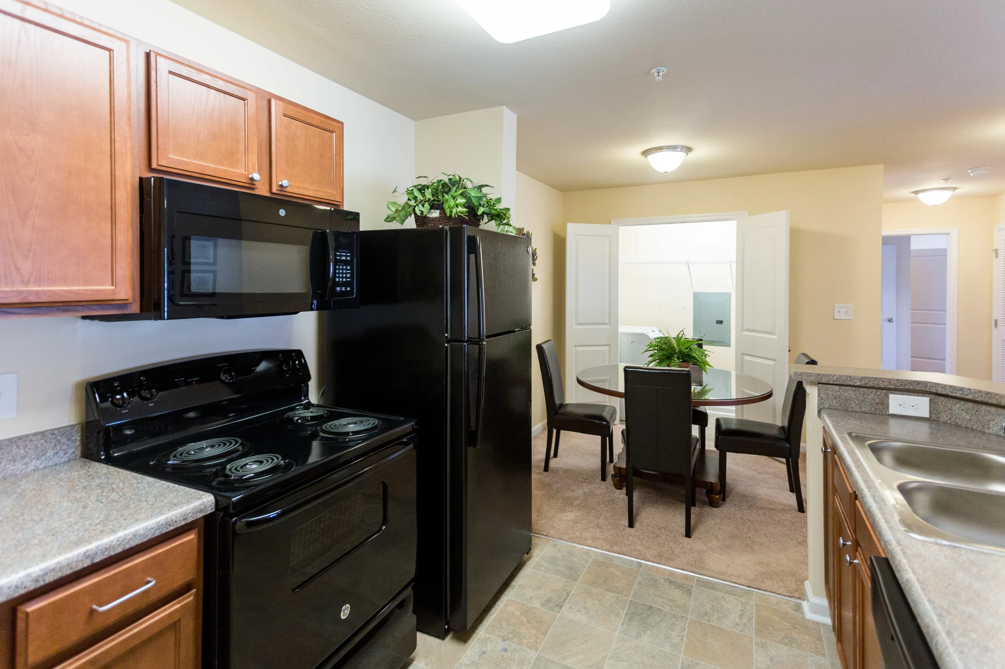 Overlook at Indian Trail - Device, Microwave, Indoors