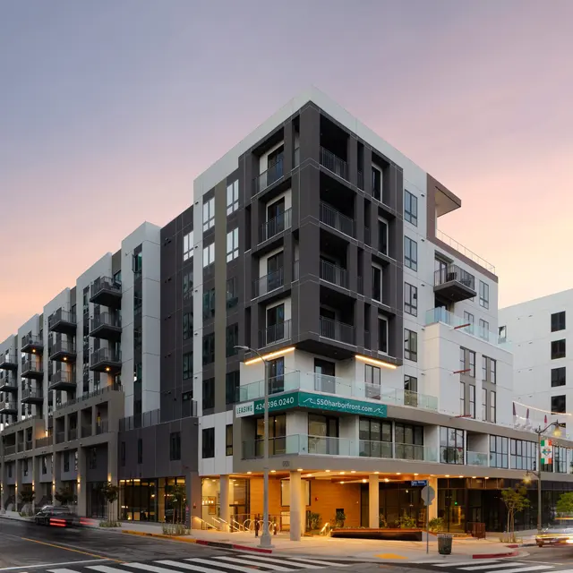 550 Harborfront - Community