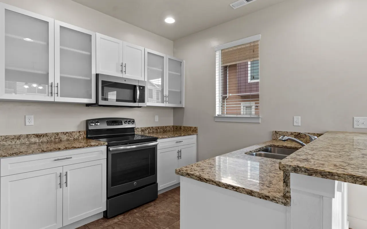 Southridge Townhomes - Indoors, Interior Design, Kitchen