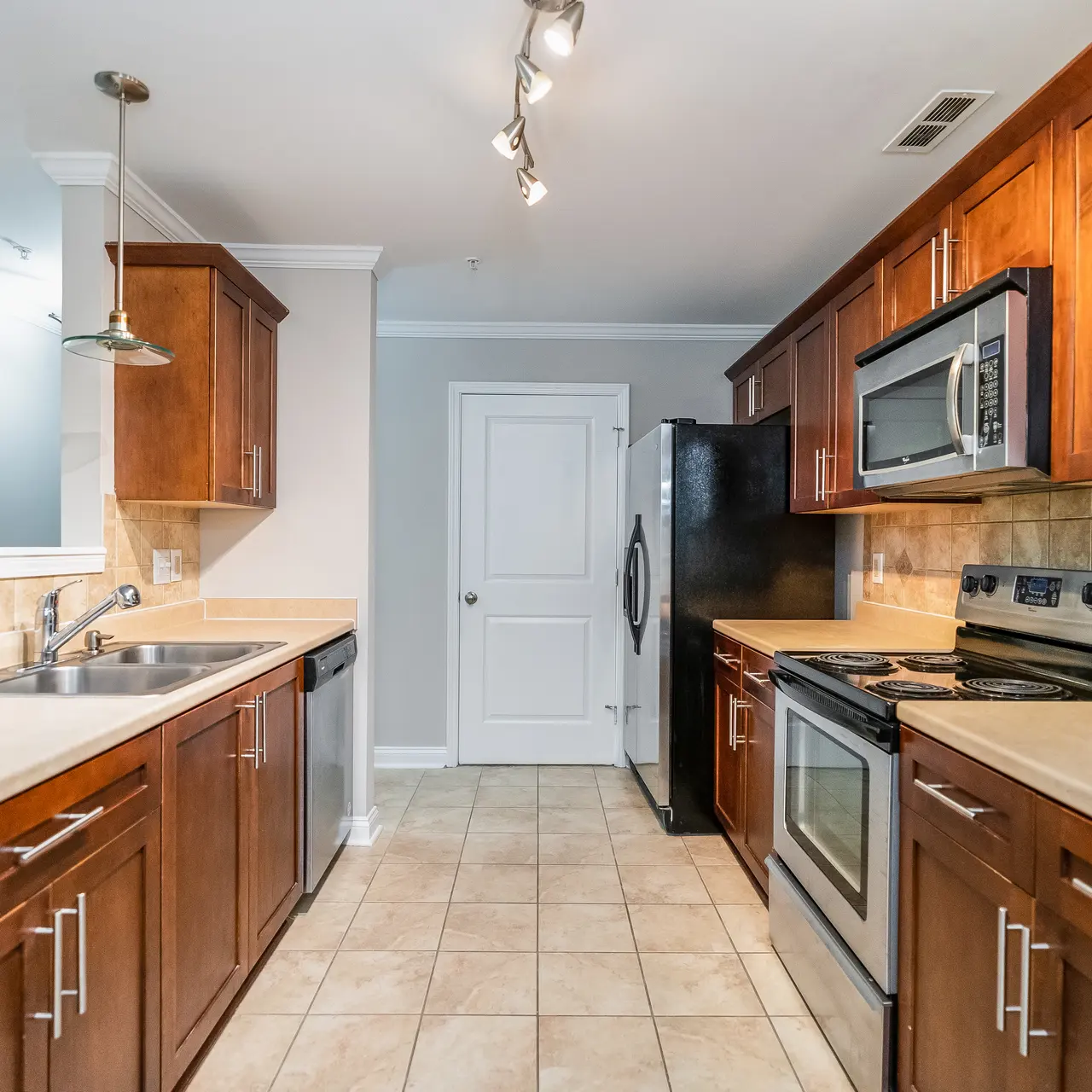 Crown at Steeplechase - Indoors, Interior Design, Kitchen