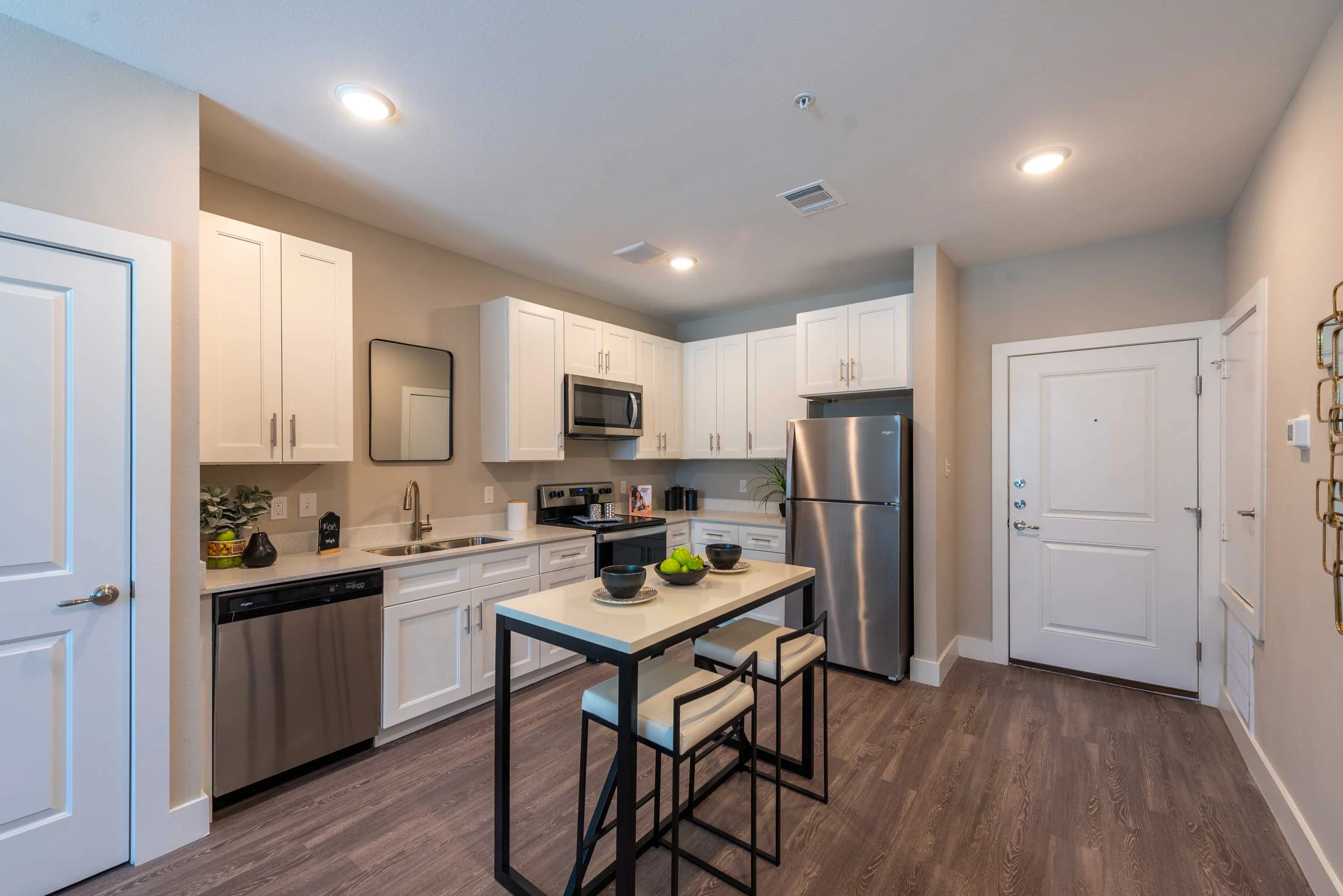 Avenue M Avenue M - Room, Wood, Kitchen