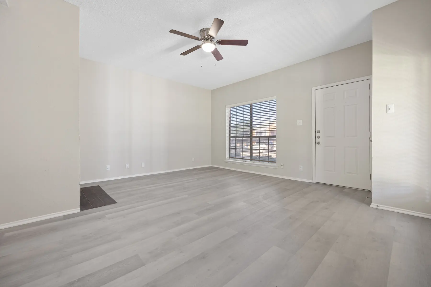 Corner, Floor, Indoors