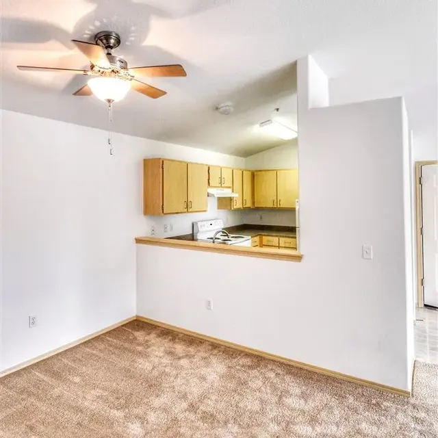 Cascade Crest Apartments - Floor, Corner, Indoors