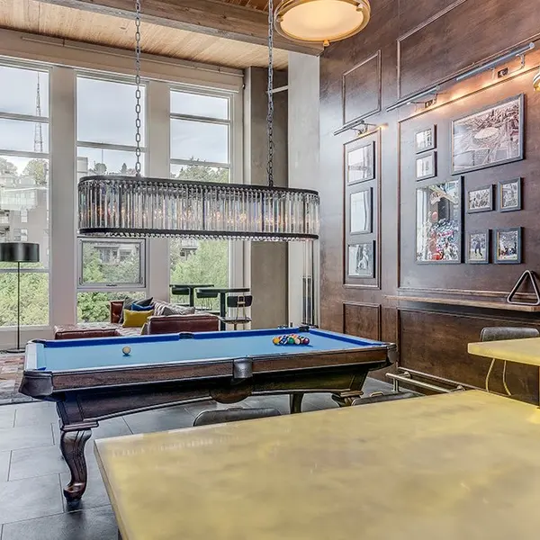 One Lakefront - Room, Table