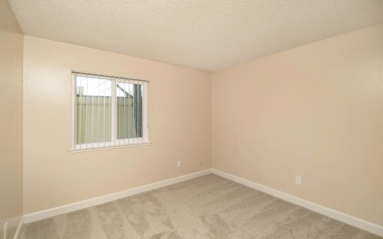 Lone Oaks - Corner, Floor, Flooring