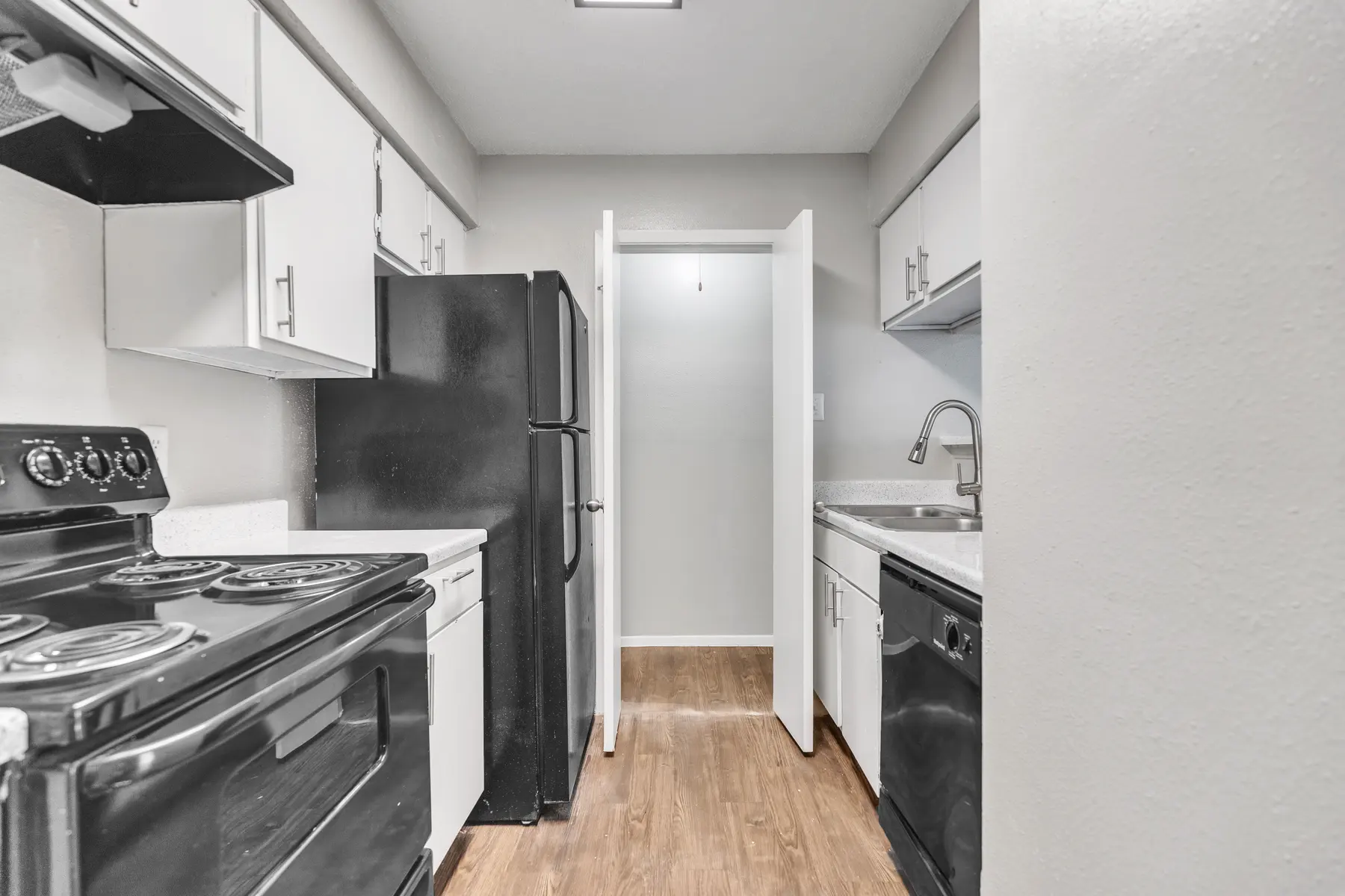 HillCreste at Thousand Oaks - Indoors, Interior Design, Kitchen
