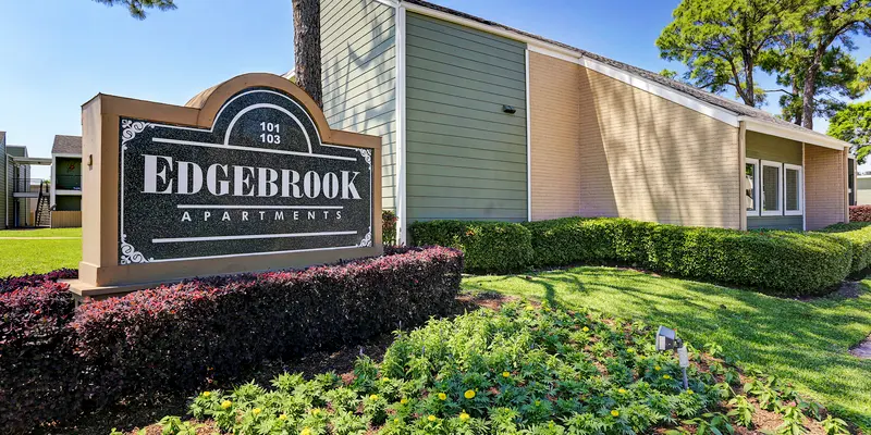 Edgebrook Apartments - Entrance