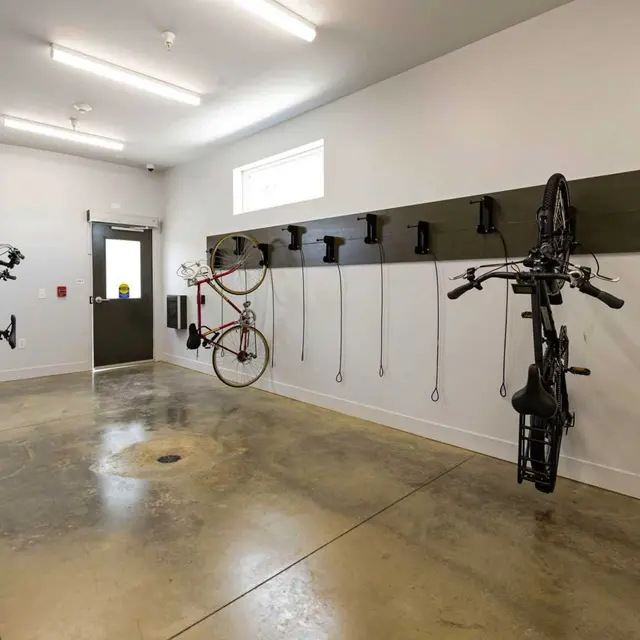 Notch at Nora - Floor, Indoors, Wheel