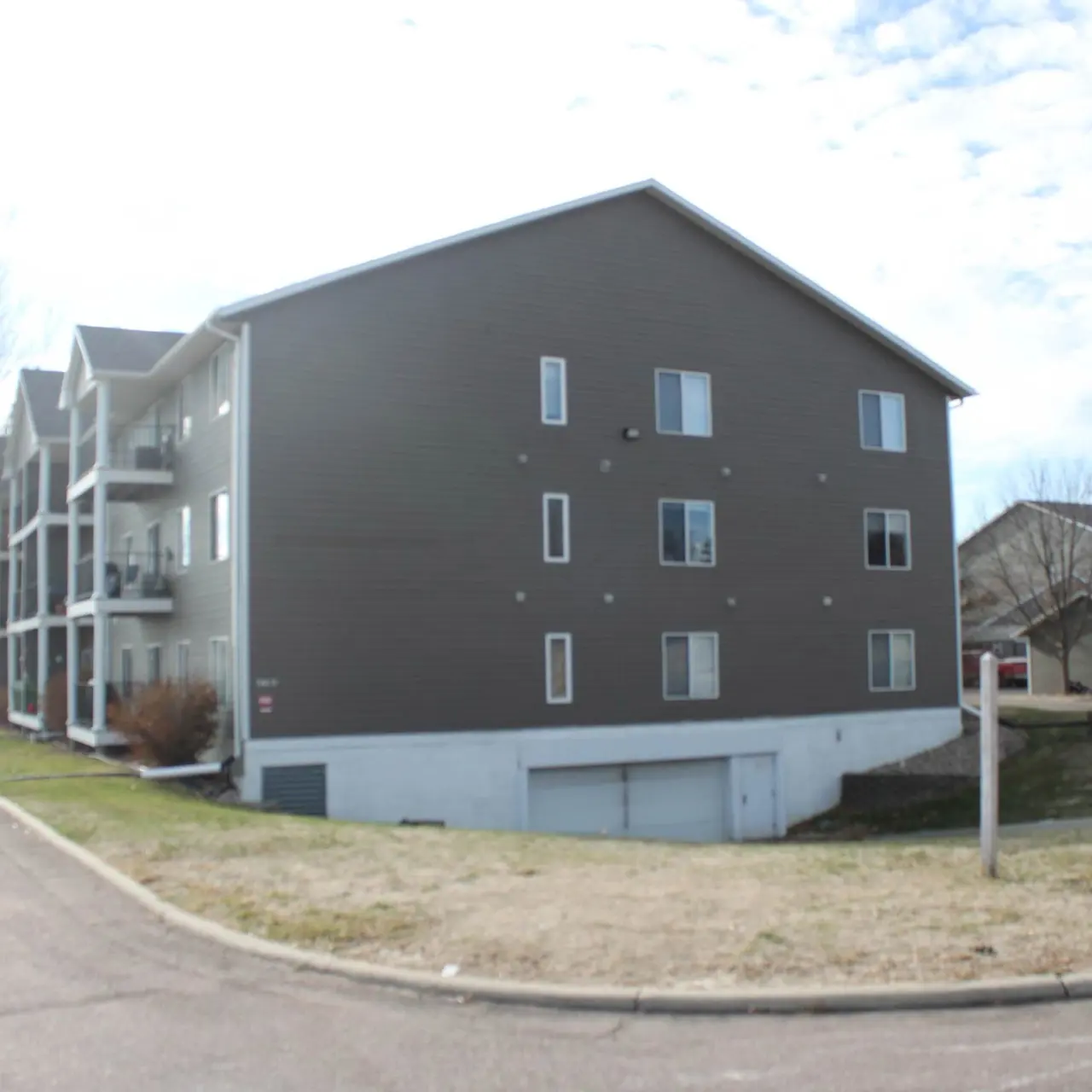 Kingsport Apartments - Building, City, Neighborhood