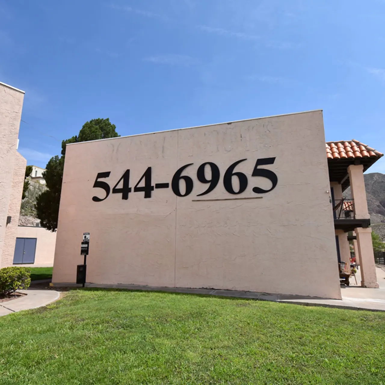 Overlook Apartments - Grass, Shelter, Building