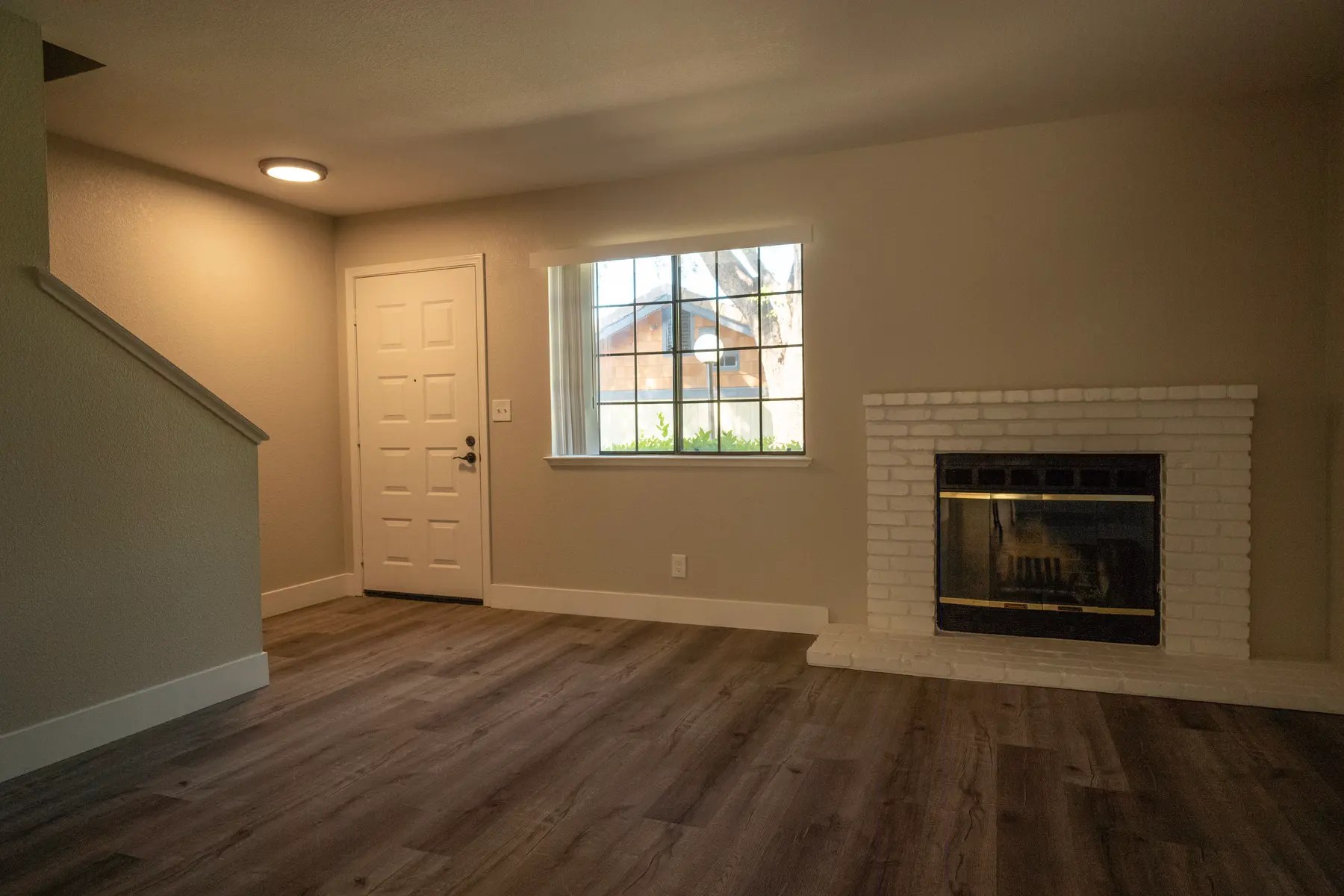 Cedar Court - Wood, Floor