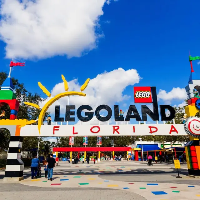 Lakeshore Club - Person, Theme Park