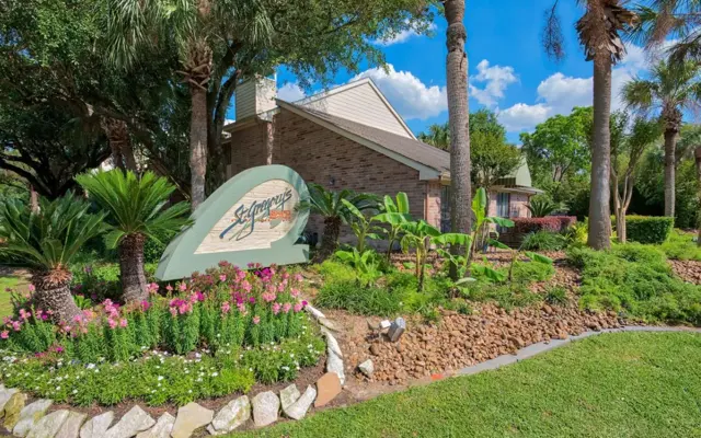 St Gregorys Beach Apartments - Villa, Grass, Hotel
