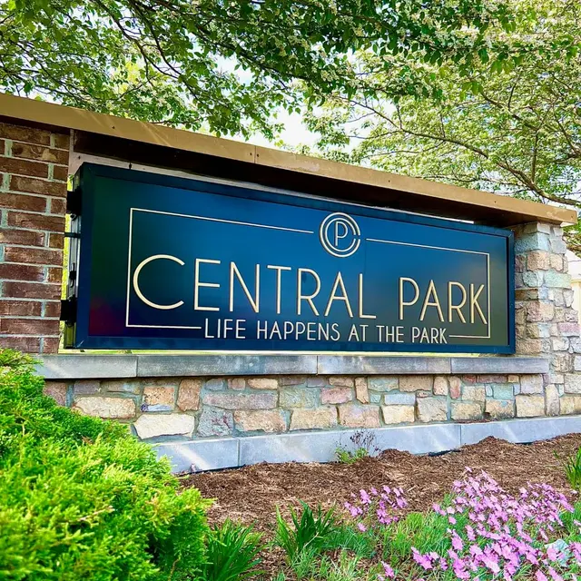 Central Park Apartments - Zoo, Vegetation, Grass