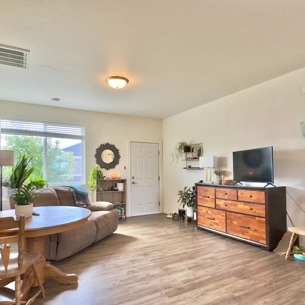apartment living room A living room in the apartment, furnished with a sofa, console table and television, bookshelf, and elegant decor, offering a comfortable and inviting setting