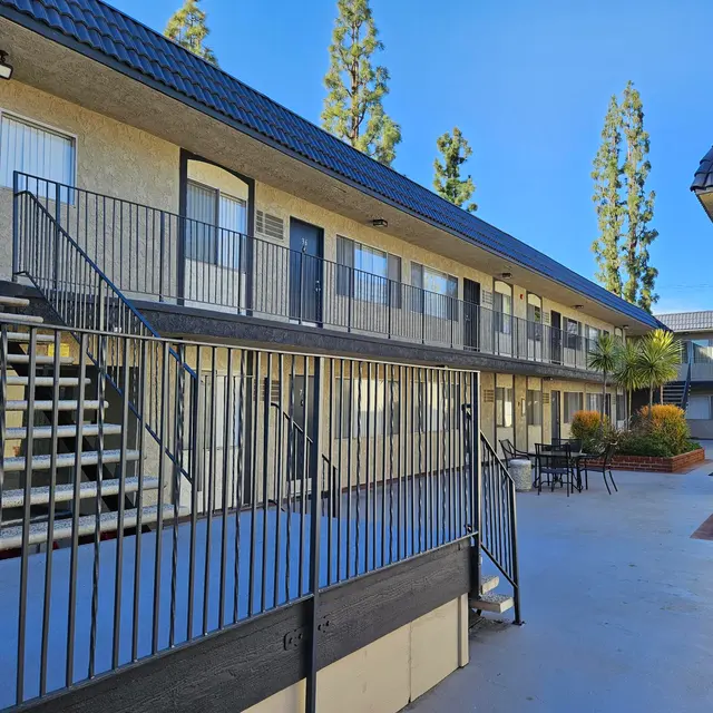Casa de Granada Apartments - Railing, City, Housing