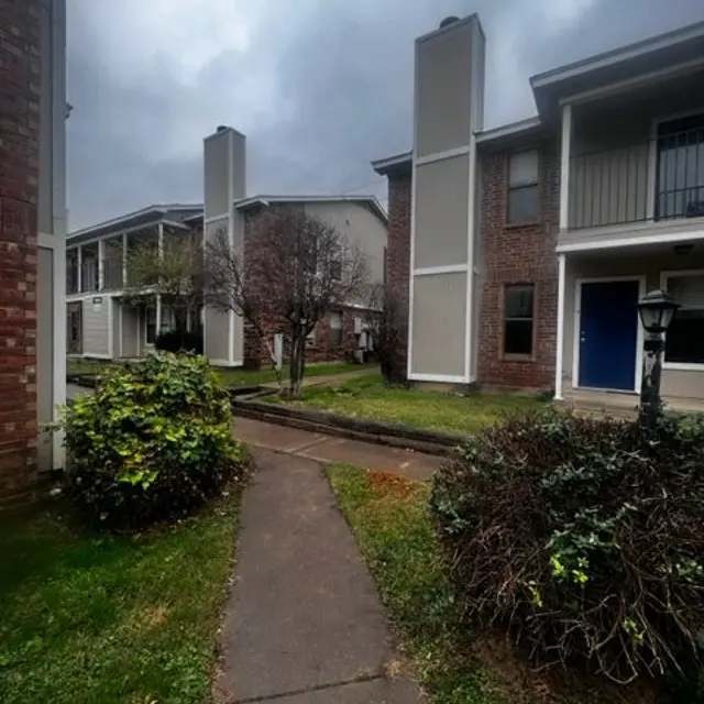 Davis Plaza - Suburb, Housing, House