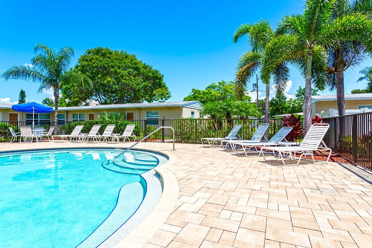 Woodlawn​ Park - Pool, Hotel