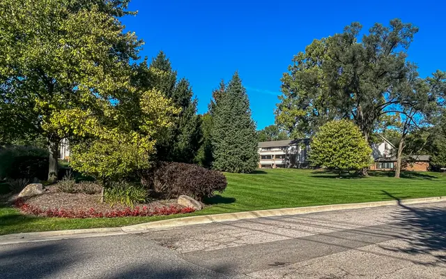 Evergreen Place Apartments - Grass, Outdoors, Park