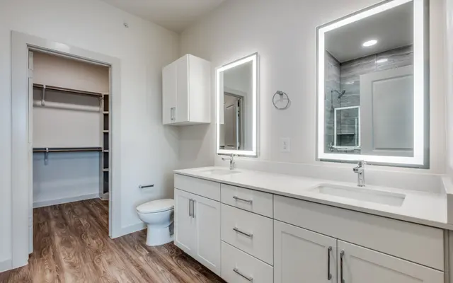 Ferguson Flats - Corner, Sink, Sink Faucet