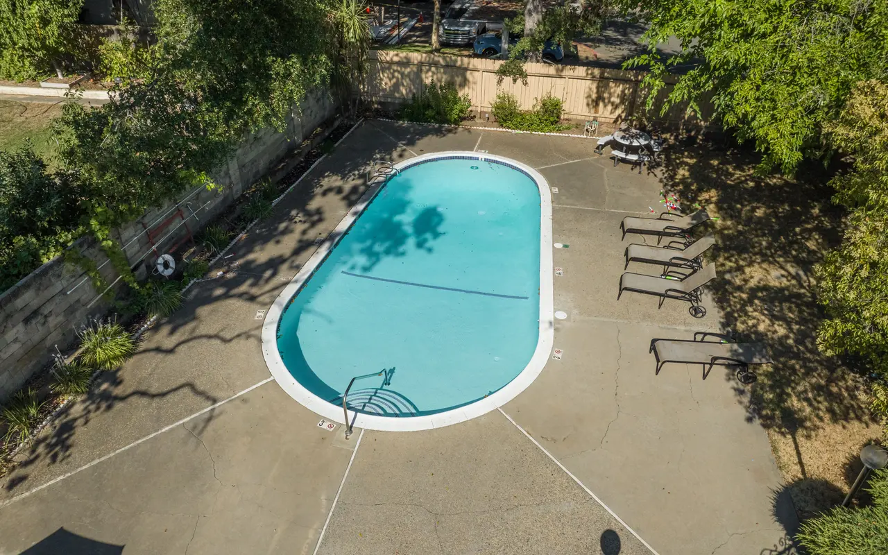 Queenston Plaza - Pool, Water, Swimming Pool