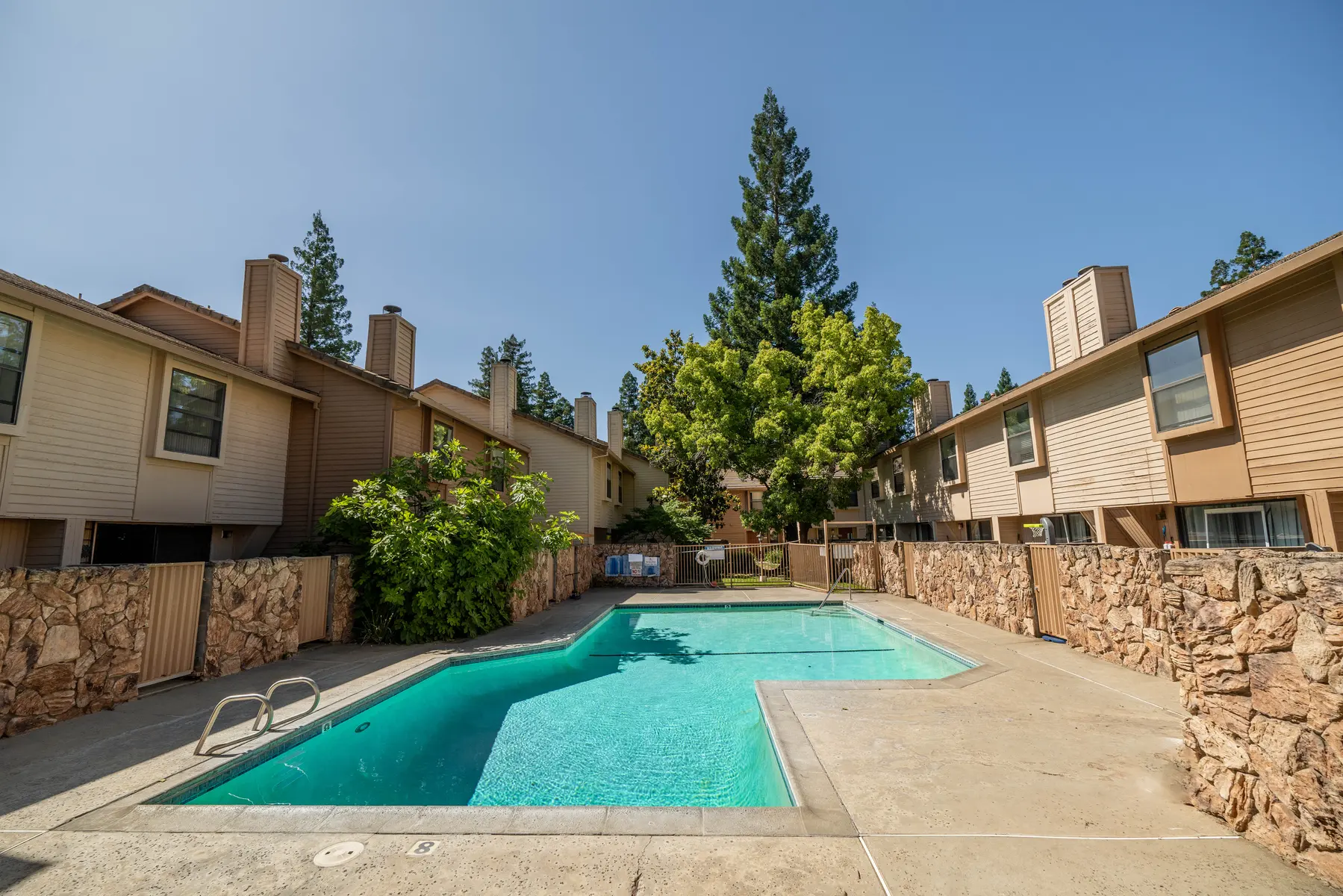 Crestview Townhomes - Neighborhood, City, Backyard