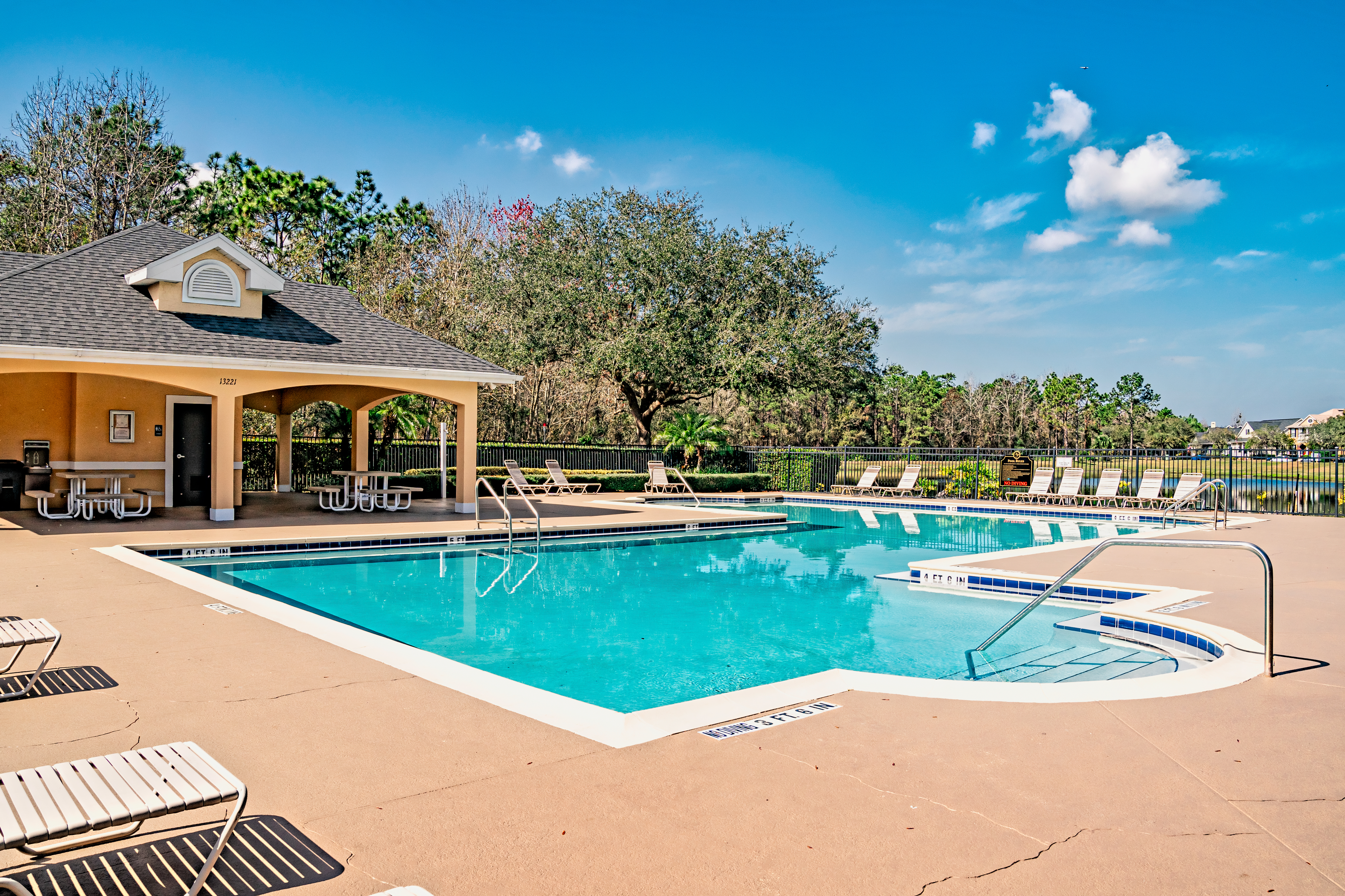 The Flats at Avalon Park - Building