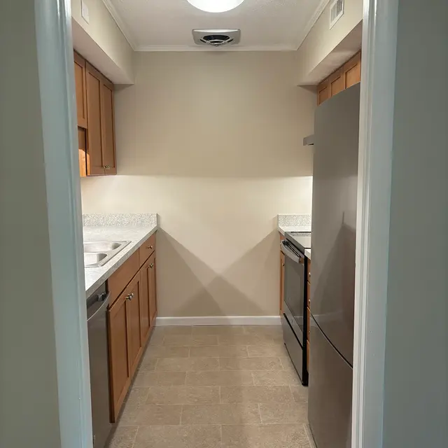 Lyncryer Apartments - Floor