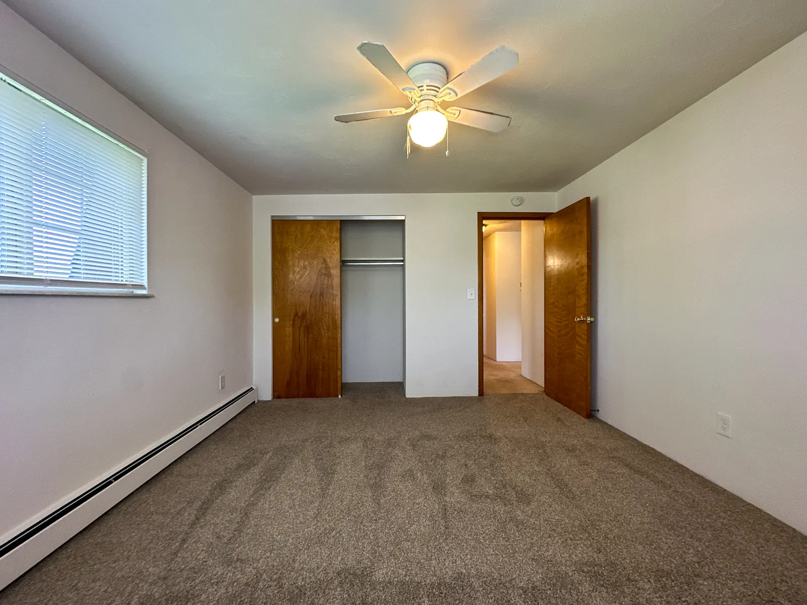 Kingston Square - Corner, Floor, Flooring