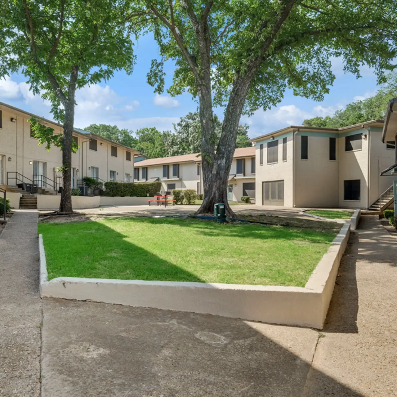 Holliday Hills Apartment - Neighborhood, Suburb, City