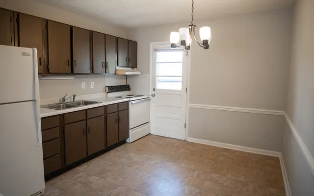 Berkshire Road Apartments - Floor, Flooring, Corner