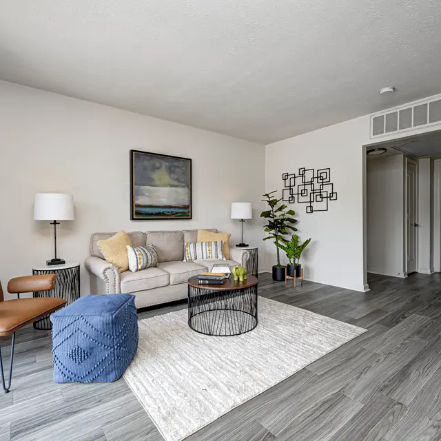 Meridian Lakes - Home Decor, Living Room, Floor