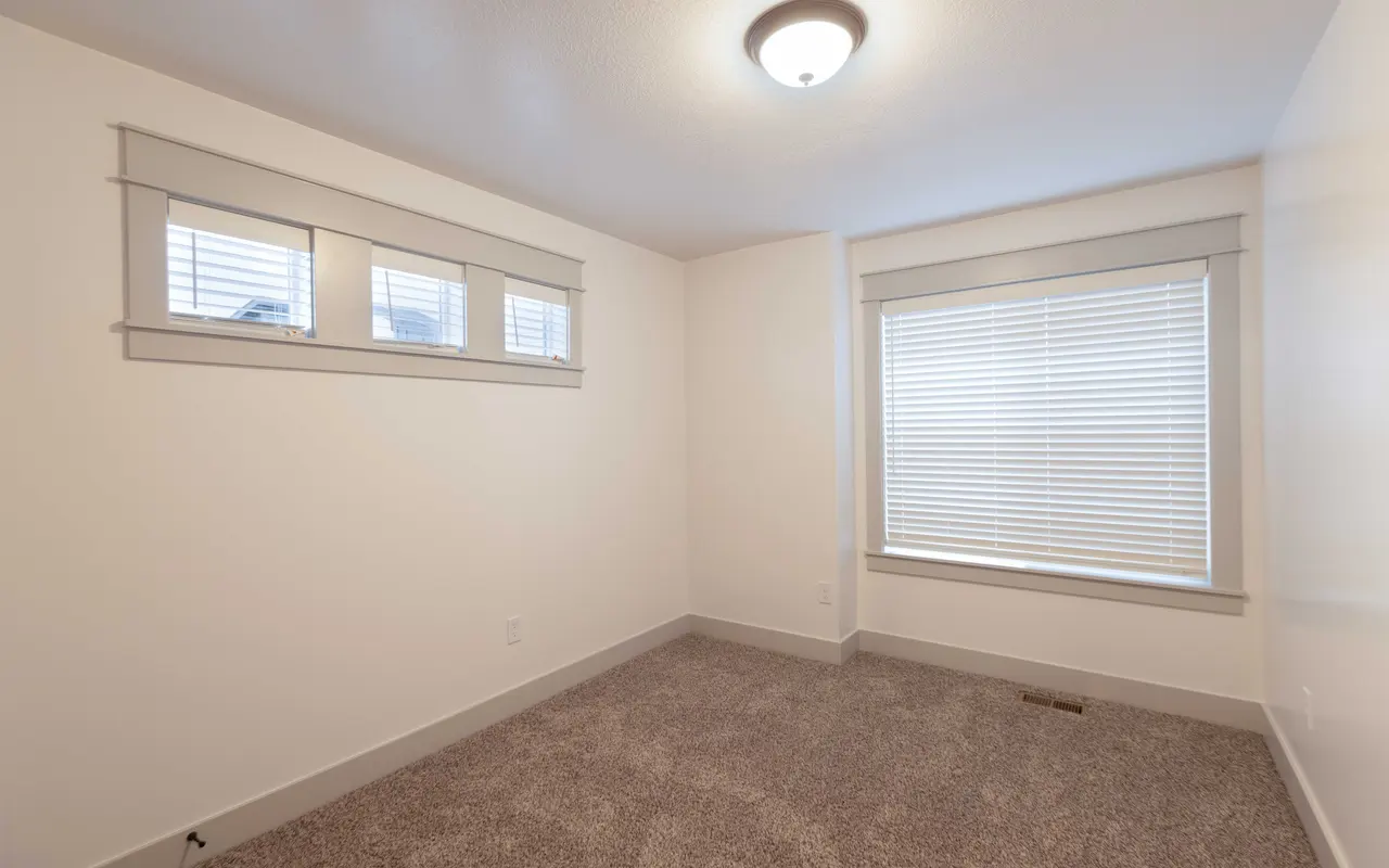 Copperwoods at Harrisville - Corner, Home Decor