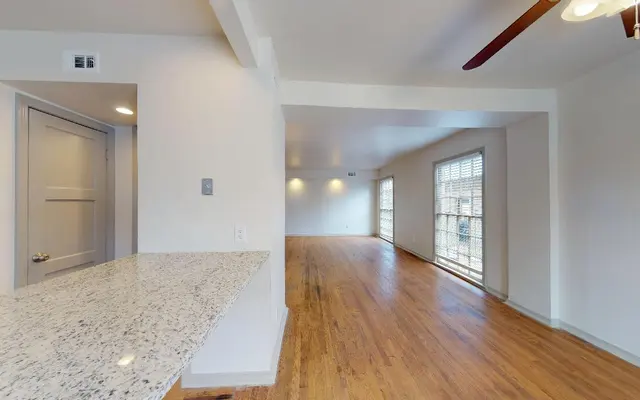 6015 Reiger - Wood, Floor